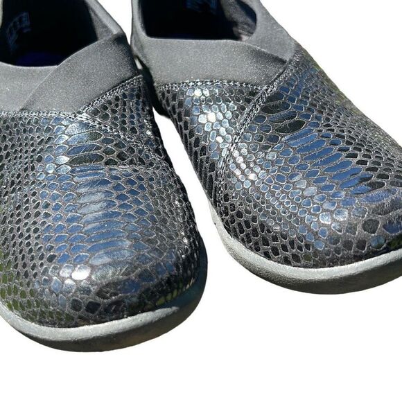 Clarks Cloudsteppers women's black fabric/reptile patent slip on shoes size 9 - Picture 3 of 9